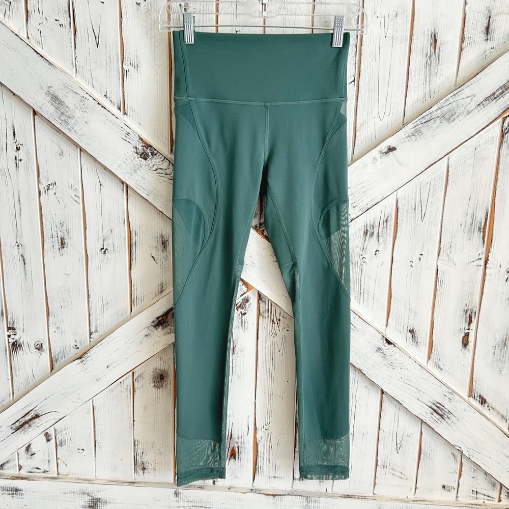 LULU LEMON Wunder Train Mesh Panel High-rise Leggings 25” 
Size 4
LIKE NEW